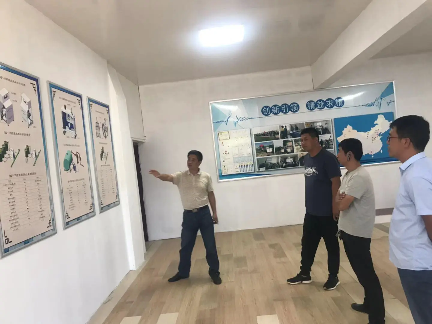 承德市房总参观2.2.jpg